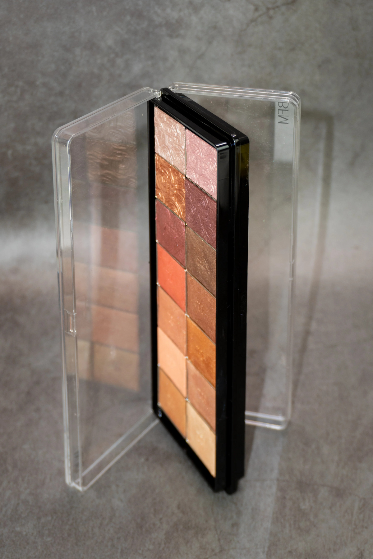 DOUBLE-SIDED MAGNETIC MAKEUP PALETTE Depot Chopra