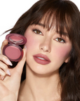 Close-Up Blurring Powder Blush