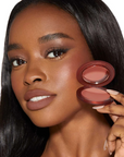 Close-Up Blurring Powder Blush